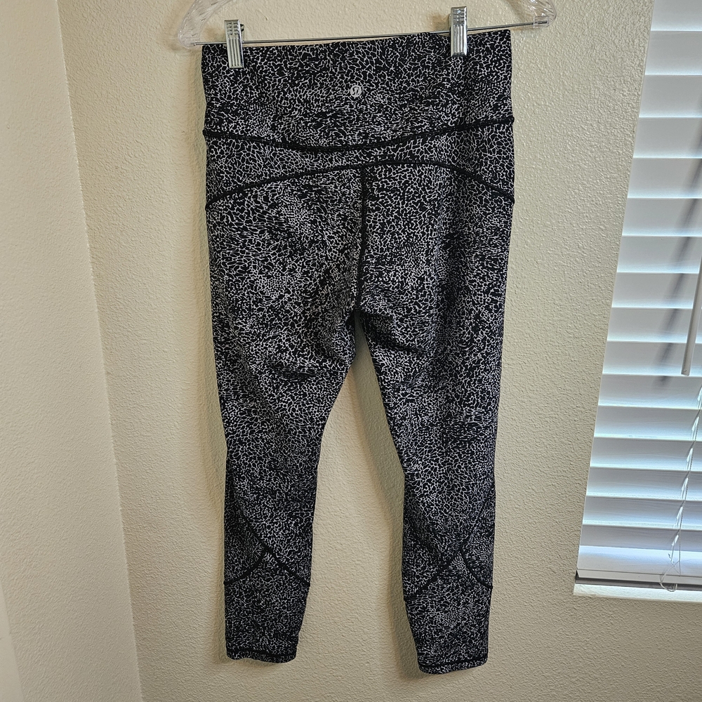 lululemon athletica Black and White Patterned Leggings - Picture 6 of 13